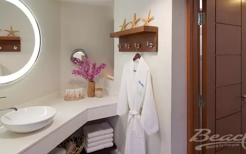 Tropical Beachfront One Bedroom Walkout Grand Concierge Family Suite - W1BG  (2)